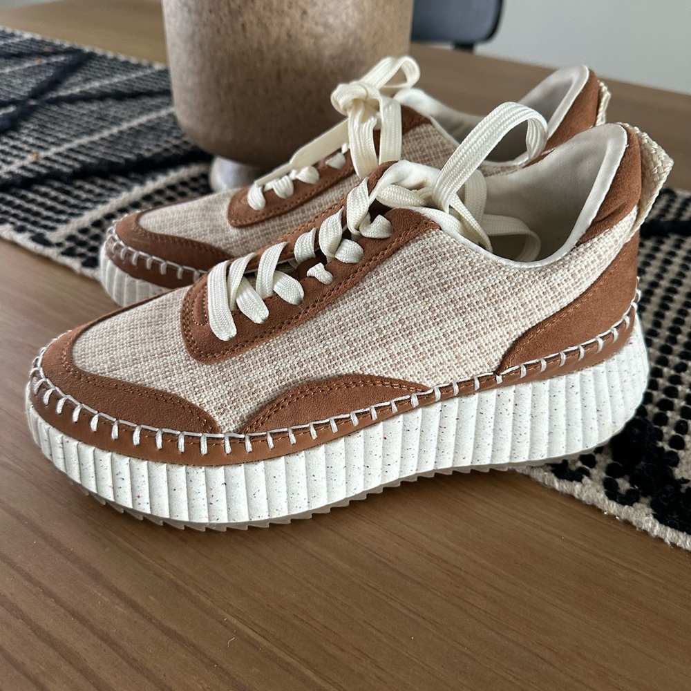 Universal Thread Cream and Tan Platform Lace-Up Sneakers